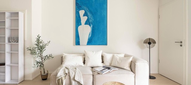 Discover the "Holiday" - Where City Living Meets cozy Tranquility!