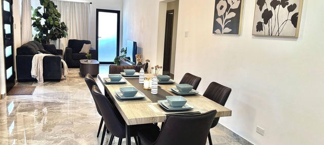 Downtown 1 or 2 Bedroom Stay - 3-Min to Water Taxi