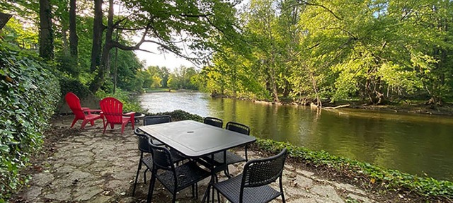 Eco-friendly riverfront home. Close to Ann Arbor and on the Huron River! in Dexter