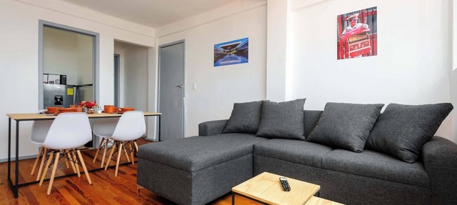 Edificio Aurora: Views & Vintage Charm in Centro
