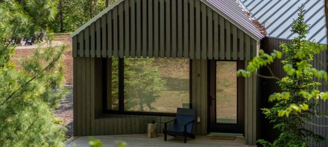 Enchanted Eight at Dimensions | Cabin Eight | Breakfast Included in Algonquin Highlands