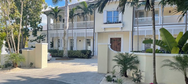 Enchanted Villa guarded community, Large Pool, Lush Garden, amazing water view