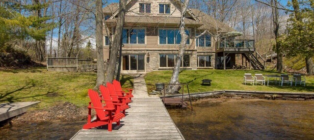 Endless Summers Fabulous Lake oasis in Port Severn