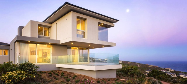 Five * 4-bedroom house on SA's best golf course. Best views on the estate.