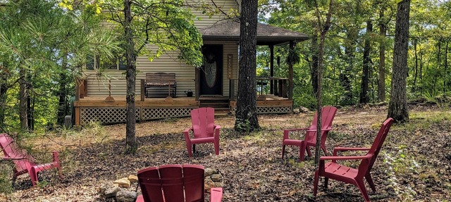 Float, Fish & Unwind at Muleshoe Cottage - River Views and Close to Outfitters in Tecumseh