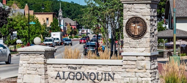 FoxRiver Escape House with FREE WIFI. Walk to Town! in Algonquin