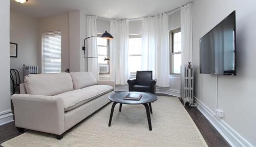 FRONTDESK Updated 2 BR Apt Near South Side in Chicago