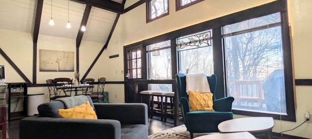 Fun, spacious mountain chalet with theater, game room, fire pit, & views! in Beech Mountain