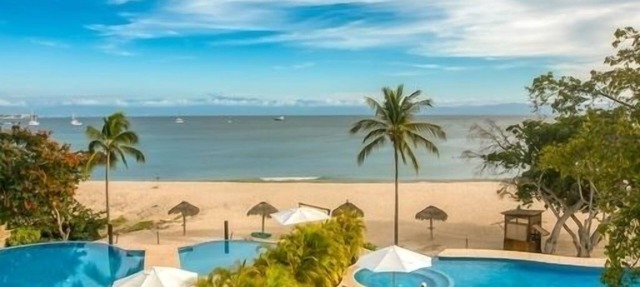Gorgeous Beach Front Condo- Premier Member/Superb Cook/Housekeeper/Golf Cart in Punta de Mita (Punta Mita)