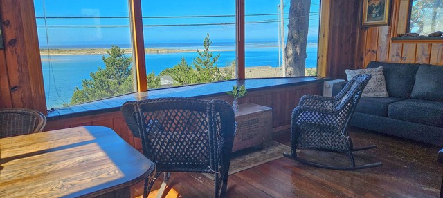 Gorgeous Bay view upper level apartment! in Netarts