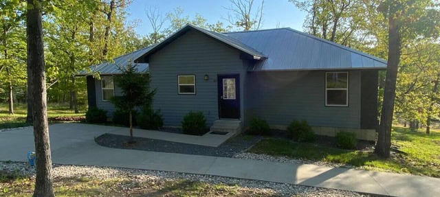 Grey Cabin Sleep 16- free VIP!