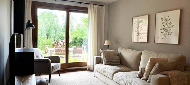 Ground Ffloor 2 rooms 5 Pax, Pool, Private Garden & Fireplace in Estavar