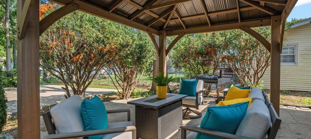 Group Getaway 5BR/2BA Lake Springfield Sleeps 14 Fire Pit & BBQ in Springfield