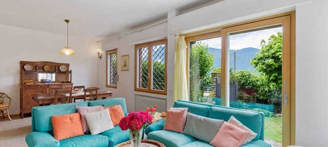 GuestHost - Charming and bright flat for 5 people in Cernobbio, in the hamlet of Rovenna, on the way up to mount Bisbino.The apartment, furnished with vintage and modern furniture, comes with private parking and enjoyable outdoor spaces, like the pergola in Cernobbio