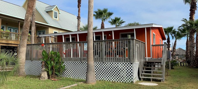 Half Block to Beach, Porch With Ocean Breeze, Pet Friendly, Golf Cart Access