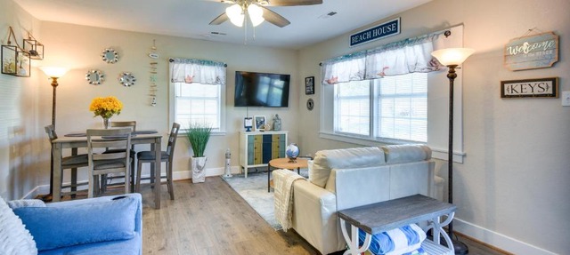 Hampton Home w/Grill < 1 Mi to Beach! in Hampton