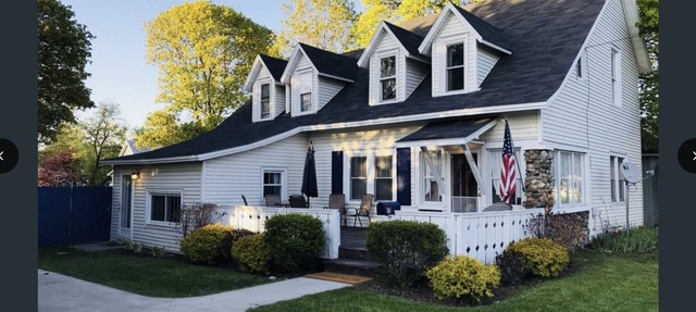 Historical 1867 Farmhouse/5 Large Bedrooms/Driveway/Sleeps 12 Comfortably