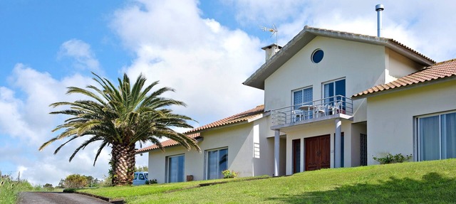 Holiday Home 'Casa Do Monte' with Sea View, Shared Garden and Wi-Fi