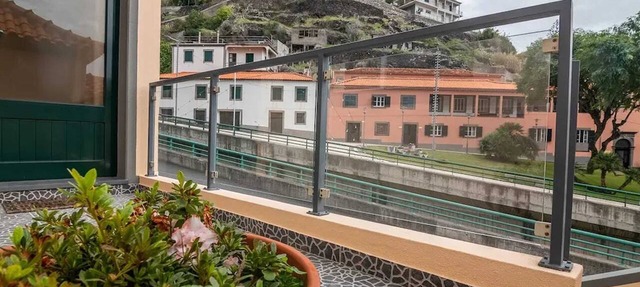 Homerez - House with Sea View in Estreito