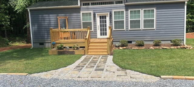 Hudlow Hideaway…A perfect and secluded couple’s getaway with hot tub!