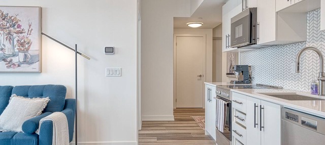 Hydropool Spa HotTub/Bowling Alley/Sauna/Patio/BBQ/Games - Gorgeous Corner Condo in Kitchener