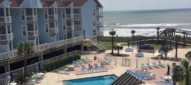 "Island Getaway" Top Floor 1BR condo ON THE BEACH!