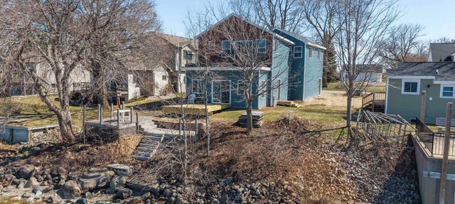 LAKEFrontT! Private Dock! Water toys! Sleeps 17! in Chilton
