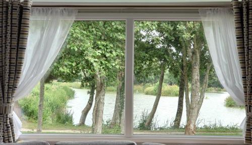 Lakeside Caravan White Acres Holiday Park Newquay Sleeps 6 in Saint Enoder