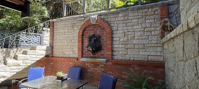 Lakeside Lodging. Charming mountain getaway 1-bed studio apt for leisure or work in Anmore