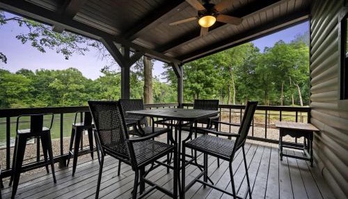 Large Riverfront Group Retreat on Mountain Fork River Near Broken Bow, Oklahoma in Broken Bow