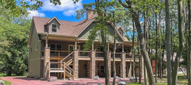 Ledgestone Lodge, Private Chalet for Large Group and Family Gatherings near JFBB