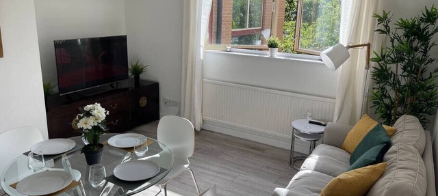 London Central 2 Bathroom Flat with Free Parking