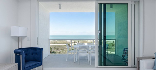 LUXE 5 Star/TopFloor/Direct Beachfront/Private Parking Spot/Bar/Gym/RooftopDeck