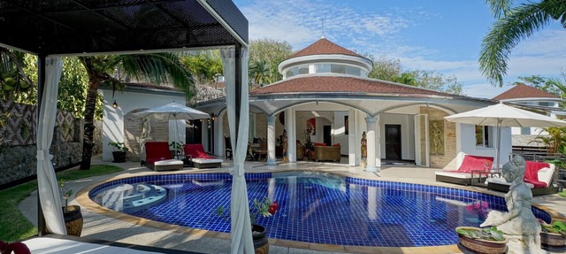 Luxurious, quiet, private Pool-Villa Lotus, 7/7 housekeeper/butler in Phuket