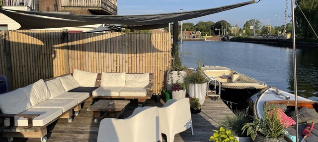 Luxury (holiday) home, Amsterdam, on the water incl. Use of motor sloop in Amsterdam-Zuidoost
