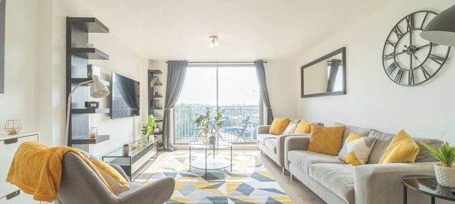 Luxury Riverview City Centre Apartment 2