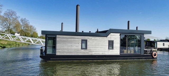 Maasterp - Woonboot 1 by Interhome