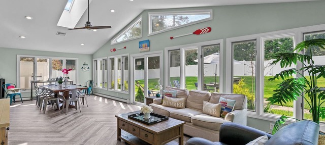 Magnificent Luxury Home in Eastward Look - Central A/C,Walk to Scarborough Beach
