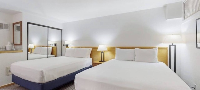 Main St. gem - pool & hot tub - walk to lifts, dog-friendly, ground-floor