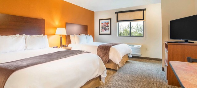 Make Yourself at Home in a Room w/Kitchen, Minutes from Cimarron Plaza