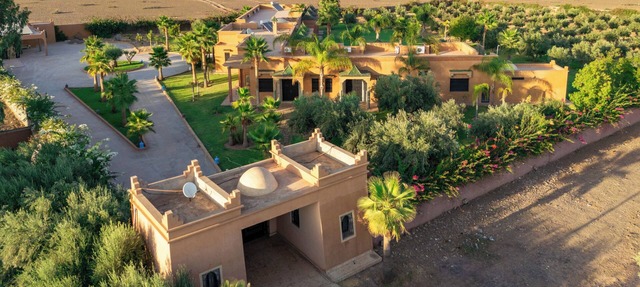 Marrakech Palace 6 Suites, Pool, Breakfast, Billiards, Ping Pong, and Trampoline
