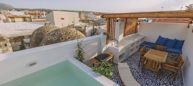 Minoos Residence, Central restored/modern 3floor house w/seasonal roof pool in Rethymno