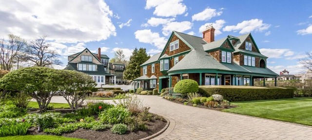 Mirimar - High-End Elegant Victorian Estate in Narragansett Pier in Narragansett