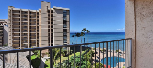 MISO COMPHY Cozy ocean view studio condo in peaceful Lahaina with AC, Pool & Gym in Lahaina