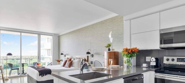 Modern Layout Suite with Amazing Bay Views in Miami