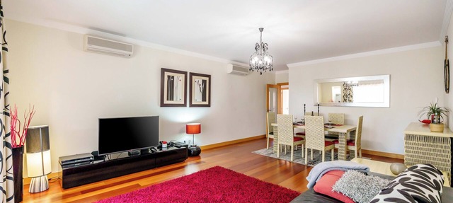 Modern & Spacious Flat with Pool close to Oura in Albufeira