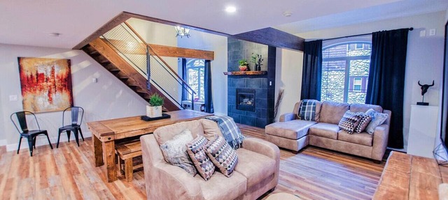 Mountain View Townhome with Pool & Banff Passes