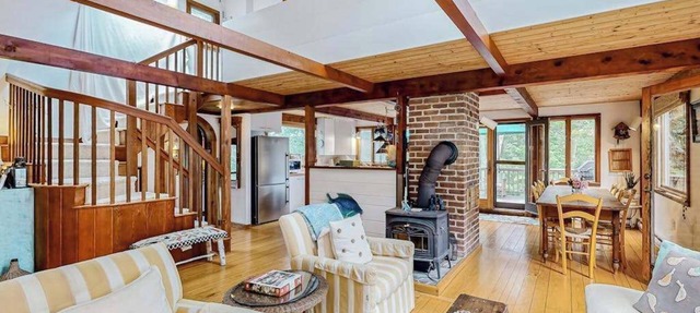 Nana’s Treehouse | House with spacious deck, grills, outdoor shower & W/D