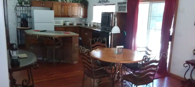 Nestled Between Sequoia Nat'l Park & Lake Kaweah - Riverfront 3 Acre Estate in Three Rivers