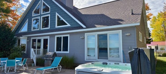 NEW! Green Lake Therapy -Dock, A/C, Kayaks, HotTub